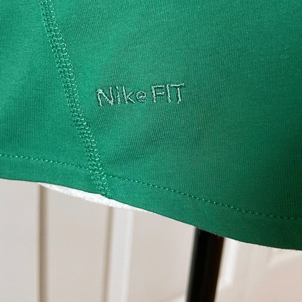 Nike FIT Studio Classic Boat Neck Green T-shirt Size M